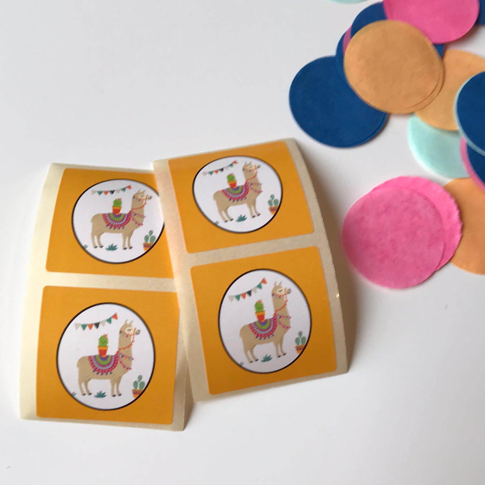 Sluitstickers lama geel vrolijk inpakken
