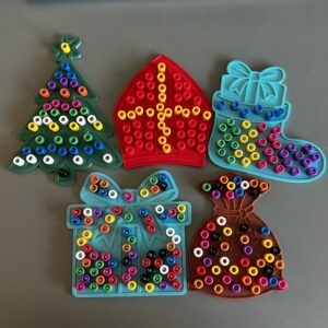 Kralenplank bordjes thema sint/kerst random kleuren